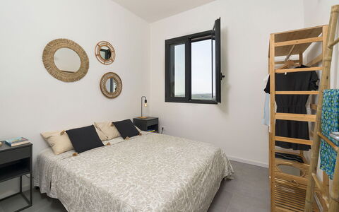Villa Arcobaleno: Cama, Habitación, Mueble, Pared, Diseño De Interiores, Lecho, Sábana, Madera, Suelo, Linos