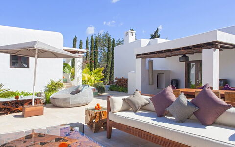 Villa Blueberry: Arquitectura, Mueble, Casa, Maceta, Silla, Jardín, Planta De Casa, Eco Hotel, Material Natural