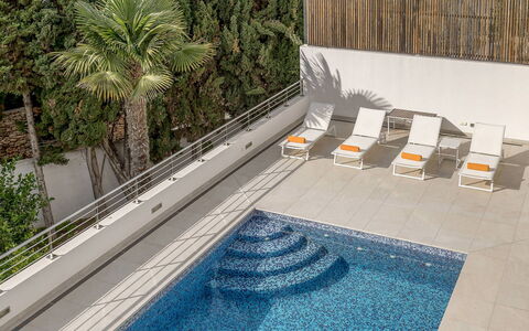 Villa Relaja: Piscina, Recurso, Mueble Para Exteriores, Material Compuesto, Eco Hotel, Sombra, Sunlounger, Fuente De Agua, Villa