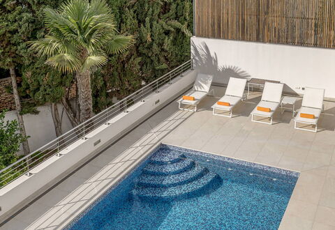 Villa Relaja: Piscina, Recurso, Mueble Para Exteriores, Material Compuesto, Eco Hotel, Sombra, Sunlounger, Fuente De Agua, Villa