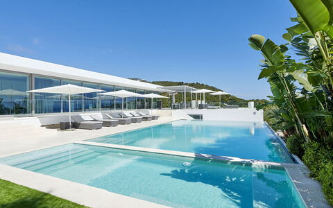 Villa Splendente: Piscina, Recurso, Mueble Para Exteriores, Eco Hotel, Sombra, Hotel, Villa, Sunlounger, Silla, Ciudad De Vacaciones