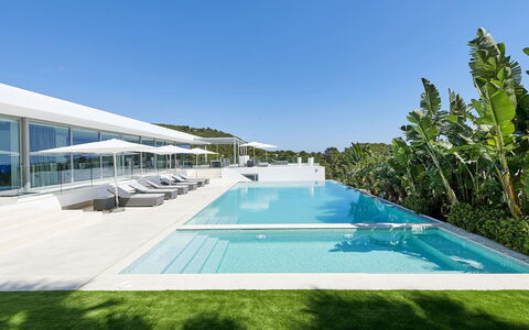 Villa Splendente: Piscina, Recurso, Material Compuesto, Mueble Para Exteriores, Eco Hotel, Sunlounger, Sombra, Hotel, Ocio, Villa