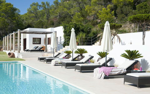Villa Alessia: Mueble Para Exteriores, Recurso, Sunlounger, Silla, Diseño, Piscina, Sillón, Eco Hotel, Hotel, Estructura Al Aire Libre
