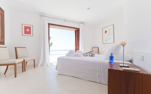 Villa Alessia: Mueble, Departamento, Silla, Madera Dura, Hotel, Cama, Linos, Recurso, Sala, Balcón