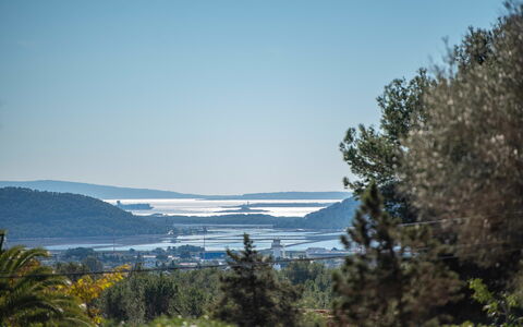 Villa Fabula: Cielo, Azul, Los Recursos Hídricos, Hoja, Vegetación, Horizonte, Paisaje, Ecorregión, Planta De La Comunidad, Banco
