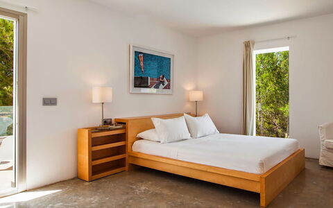 Villa Bacio: Mueble, Cama, Habitación, Diseño De Interiores, Madera, Piso, Suelo, Lecho, Sábana, Casa