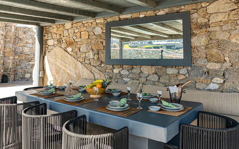 Villa Cocoon: Mueble, Mesa, Silla, Cocina Y Comedor Mesa, Diseño De Interiores, Mueble Para Exteriores, Mesa Al Aire Libre, Material Natural, Pared De Piedra, Comedor