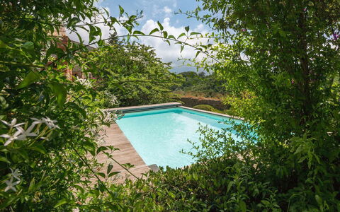 La Rocca di Monteggiori: Verde, Piscina, Arbusto, Jardín, Recurso, Patio Interior, Paisajismo, Sombra, Eco Hotel, Fuente De Agua