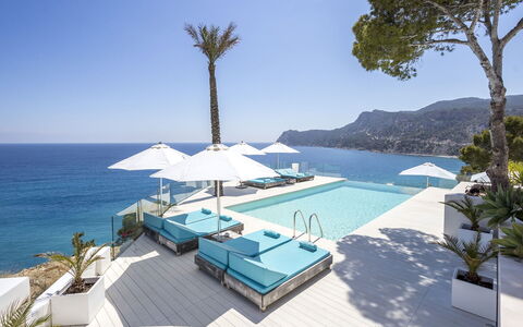 Villa Turchese: Azul, Recurso, Mueble Para Exteriores, Piscina, Costeras Y Los Accidentes Geográficos Oceánico, Mar, Costa, Sunlounger, Ocio, Eco Hotel