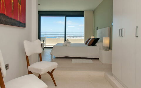 Villa Lola: Mueble, Diseño De Interiores, Suelo, Madera, Piso, Silla, Habitación, Departamento, Techo, Mar