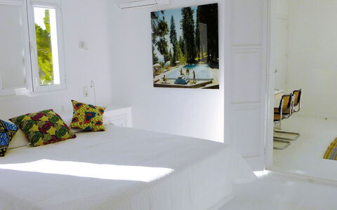 Villa Jules: Mueble, Diseño De Interiores, Pared, Habitación, Cama, Suelo, Habitación, Piso, Textil, Casa