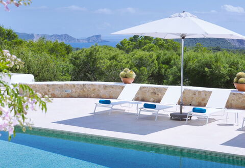 Villa Jules: Mueble Para Exteriores, Mueble, Piscina, Paraguas, Silla, Sunlounger, Sombra, Recurso, Mesa Al Aire Libre, Patio