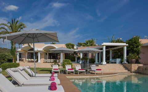 West Coast: Piscina, Recurso, Mueble Para Exteriores, Inmuebles, Paraguas, Villa, Sunlounger, Hacienda, Eco Hotel, Mansión