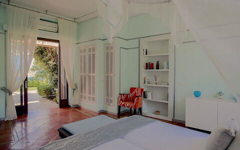 West Coast: Mueble, Diseño De Interiores, Suelo, Piso, Cama, Habitación, Madera, Techo, Habitación, Textil