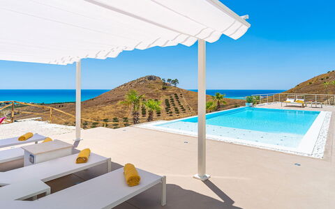 Villa Montallegro: Mueble, Piscina, Recurso, Silla, Eco Hotel, Sombra, Mueble Para Exteriores, Estructura Al Aire Libre, Villa, Hotel
