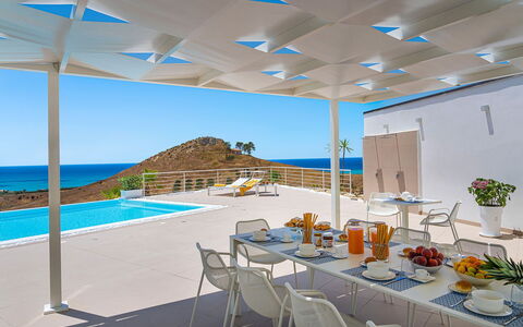 Villa Montallegro: Silla, Piscina, Recurso, Eco Hotel, Sombra, Villa, Mueble Para Exteriores, Hotel, Balcón