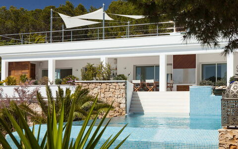 Villa Jondal: Piscina, Mueble, Recurso, Mueble Para Exteriores, Silla, Sombra, Suelo, Eco Hotel, Paraguas, Hotel