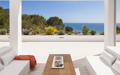 Villa Jondal: Mueble, Piso, Suelo, Madera, Diseño De Interiores, Sofá, Casa, Sala, Mesa