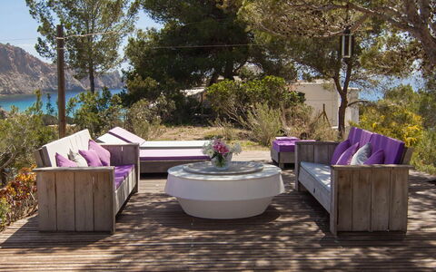 Villa Jondal: Mueble, Mueble Para Exteriores, Mesa, Silla, Mesa Al Aire Libre, Madera Dura, Mesa De Café, Jardín, Patio, Suelos De Madera