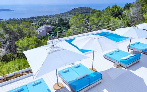 Villa Angelic: Azul, Piscina, Recurso, Mueble Para Exteriores, Sunlounger, Ocio, Eco Hotel, Paraguas, Hotel, Villa