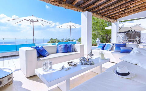 Villa Angelic: Azul, Mueble, Recurso, Silla, Mueble Para Exteriores, Departamento, Piscina, Hotel, Eco Hotel, Villa