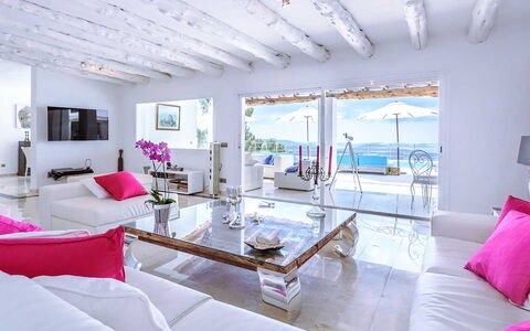 Villa Angelic: Azul, Mueble, Casa, Departamento, Recurso, Silla, Hotel, Sala, Villa