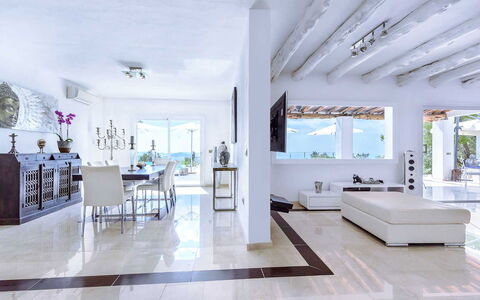 Villa Angelic: Piso, Diseño De Interiores, Suelo, Mueble, Techo, Sala, Mesa, Sofá, Casa, Silla