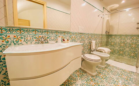 San Sebastiano: Piso, Diseño De Interiores, Suelo, Arreglo De Tubería, Baño, Plomería, Loseta, Grifo, Lavabo Del Baño, Lavabo