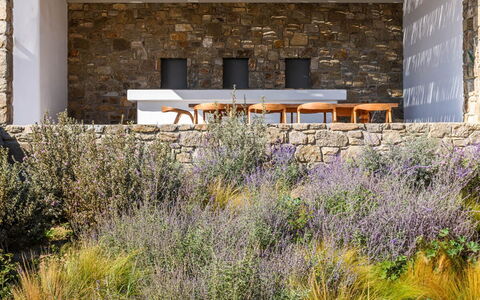 Villa Psiche: Pared De Piedra, Jardín, Paisajismo, Patio Interior, Casa De Campo
