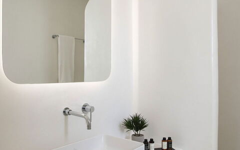 Villa Psiche: Arreglo De Tubería, Diseño De Interiores, Baño, Grifo, Plomería, Lavabo, Lavabo Del Baño, Bañera, Lámpara, Cerámico