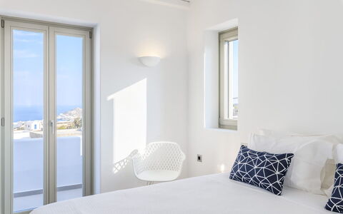 Villa Psiche: Departamento, Habitación, Cama, Lecho, Marco De La Cama, Balcón, Linos, Sábana, Almohada, Hotel