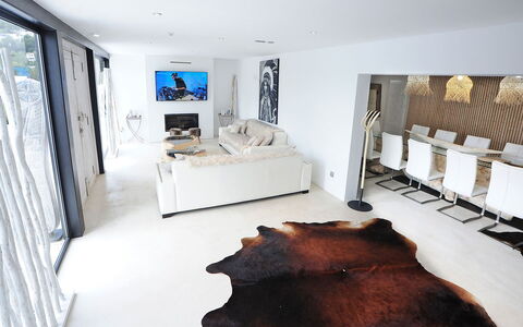 Villa Seahorse: Diseño De Interiores, Mueble, Piso, Suelo, Techo, Habitación, Encendiendo, Sofá, Sala, Departamento
