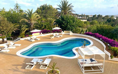 Villa Besso: Mueble, Mueble Para Exteriores, Piscina, Recurso, Silla, Paraguas, Eco Hotel, Ocio, Sombra, Hotel