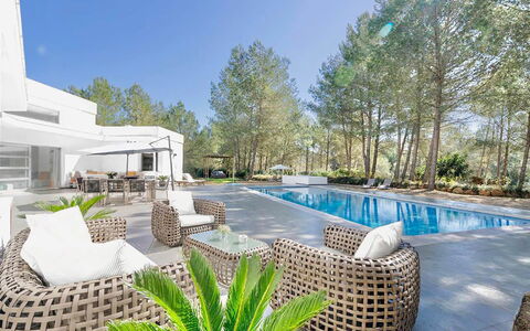 Villa Floresta: Piscina, Recurso, Inmuebles, Eco Hotel, Jardín, Mueble Para Exteriores, Sombra, Paisajismo, Silla, Villa