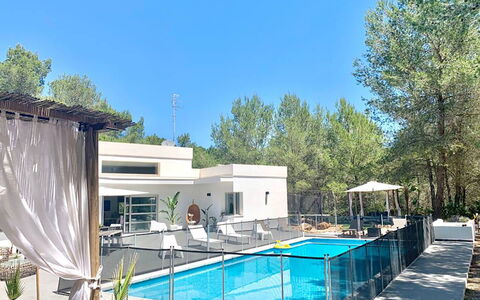 Villa Floresta: Piscina, Recurso, Mueble Para Exteriores, Material Compuesto, Sombra, Eco Hotel, Sunlounger, Silla, Hotel, Thermae