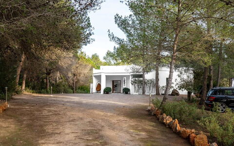 Villa Floresta: Árbol, Casa, Inmuebles, Entrada De Coches, Paisajismo, Sombra, Hacienda, Mansión, Casa De Campo, Villa