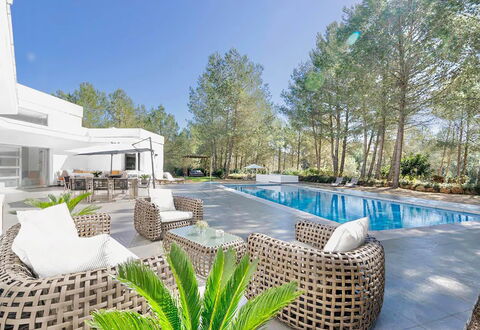 Villa Floresta: Piscina, Recurso, Inmuebles, Eco Hotel, Jardín, Mueble Para Exteriores, Sombra, Paisajismo, Silla, Villa