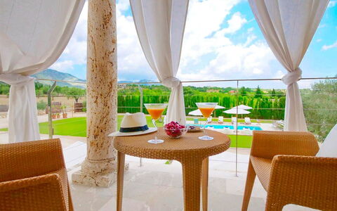 Villa Higo: Mueble, Recurso, Silla, Mueble Para Exteriores, Ocio, Piscina, Paraguas, Sombra, Eco Hotel, Hotel