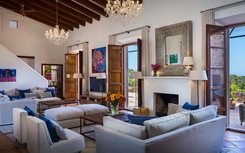 Villa Welcome: Mueble, Silla, Diseño De Interiores, Mesa, Casa, Piso, Sofá, Sala, Suelo