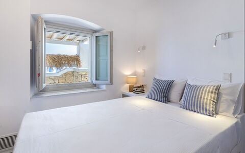 Villa Vesper: Departamento, Habitación, Lecho, Linos, Almohada, Sábana, Balcón, Hotel, La Luz Del Día, Arrojar La Almohada