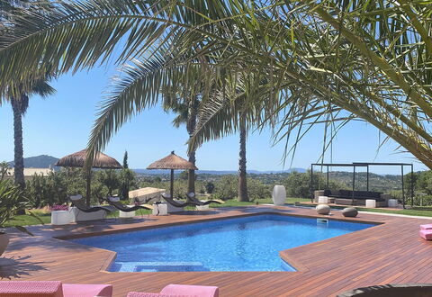 Villa Sofia: Piscina, Mueble, Recurso, Mueble Para Exteriores, Eco Hotel, Sombra, Sunlounger, Silla, Paraguas, Ocio