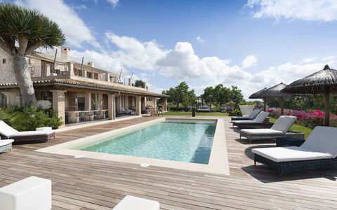 Villa Vineyard: Piscina, Recurso, Inmuebles, Cubierta, Mueble Para Exteriores, Villa, Eco Hotel, Estructura Al Aire Libre, Hacienda, Porche