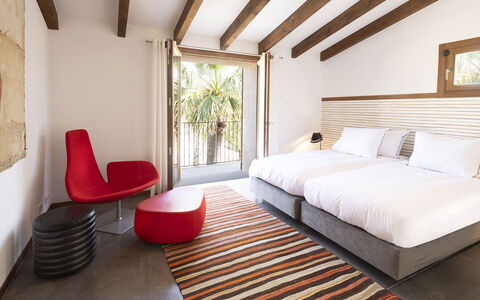 Villa Vineyard: Madera, Mueble, Diseño De Interiores, Cama, Comodidad, Habitación, Silla, Manchas De Madera, Sombra, Marco De La Cama