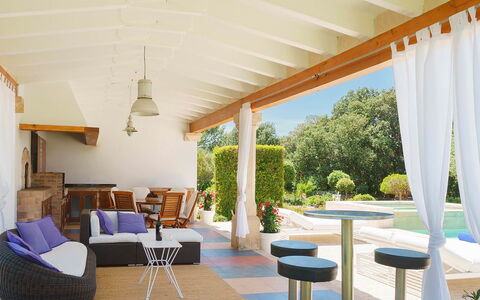 Villa Serafino: Mueble, Mueble Para Exteriores, Silla, Diseño De Interiores, Mesa, Piso, Suelo, Recurso, Encendiendo, Piscina