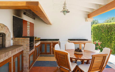 Villa Serafino: Mueble, Madera, Diseño De Interiores, Piso, Silla, Mesa, Cocina, Suelo, Techo, Mostrador