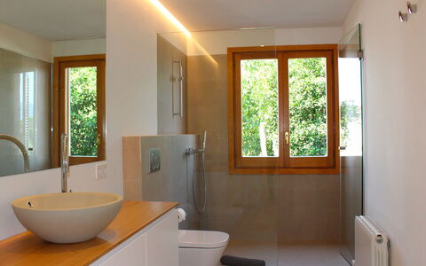 Villa Acapulco: Diseño De Interiores, Piso, Arreglo De Tubería, Pared, Baño, Madera, Suelo, Techo, Lavabo Del Baño, Casa
