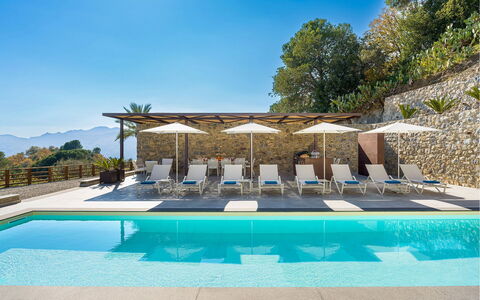 Villa Zafferano: Piscina, Mueble Para Exteriores, Recurso, Eco Hotel, Paraguas, Sunlounger, Silla, Sombra, Ocio, Hotel