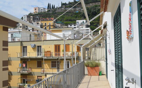 Casa Minori: Departamento, Barrio, Barrio Residencial, Balcón, Diseño Urbano, Material Compuesto, Condominio, Pretil, La Luz Del Día