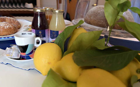 Casa Minori: Comida, Vajilla, Fruta, Ingrediente, Utensilios Para Servir, Produce, Drinkware, Vajilla