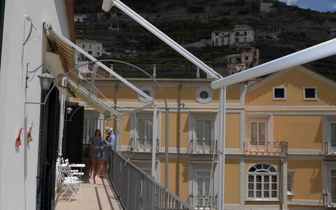 Casa Minori: Balcón, Metal, Pretil, Balaustre, La Luz Del Día, Acero, Cerca, Porche, Aluminio